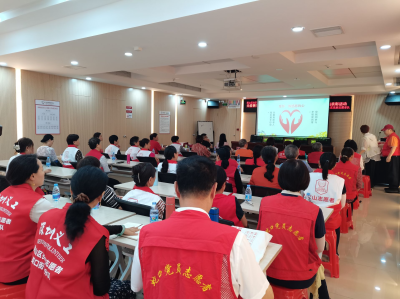 深圳湾社区举办“老伙伴”志愿者表彰活动