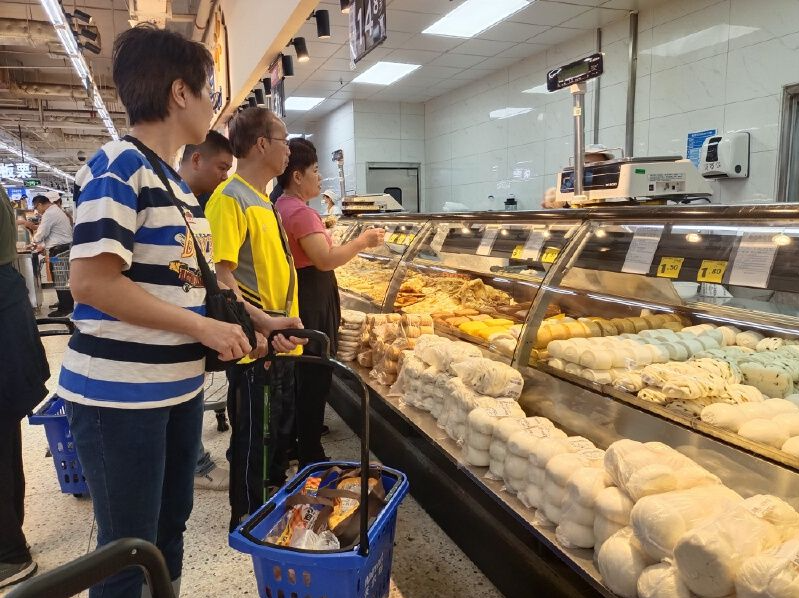 超市熟食类产品买回第二天出现发霉？ 行业专家建议：尽早食用 或者进行冷冻保存