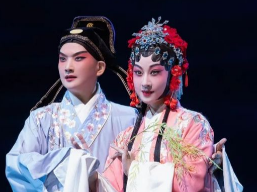 昆曲话剧连连看，流光溢彩的舞台为深圳“上大分”