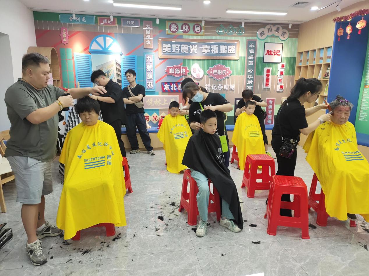 把“美丽”送到家，园岭街道鹏盛社区开展义剪便民活动