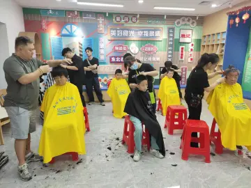 把“美丽”送到家，园岭街道鹏盛社区开展义剪便民活动