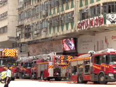 香港油麻地一大厦发生火灾已致5人死亡