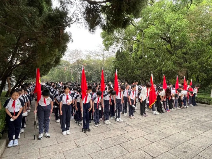 东莞各学校开展清明祭扫活动：赓续红色血脉，争做时代新人