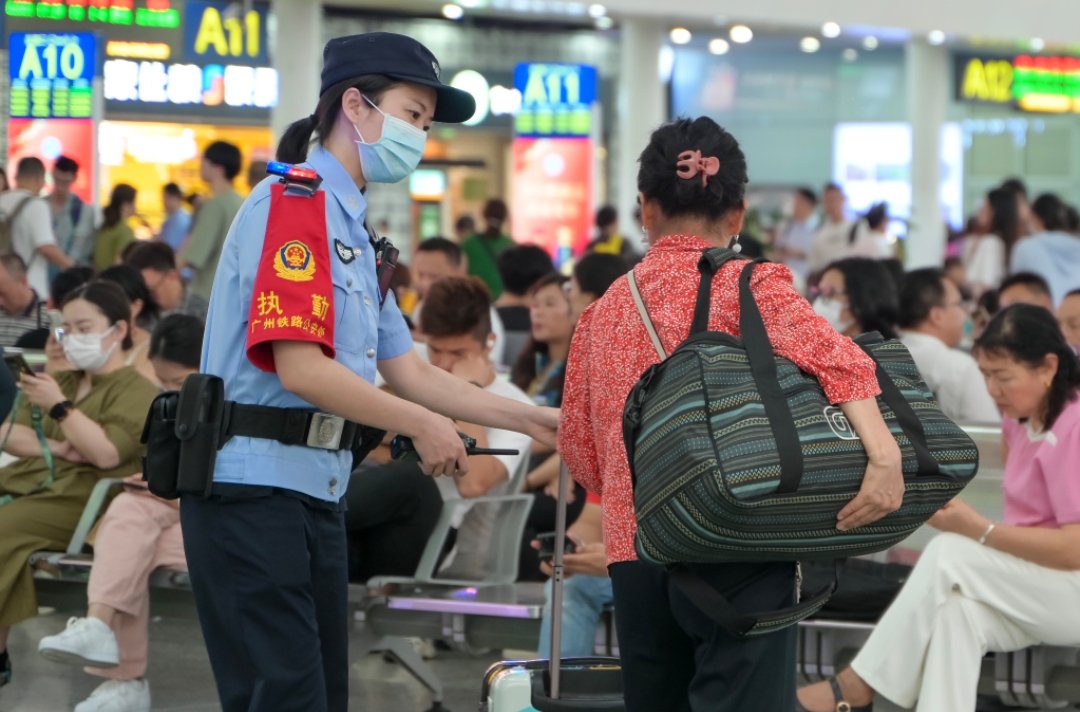 广州铁路警方全力守护旅客“五一”假期平安出行