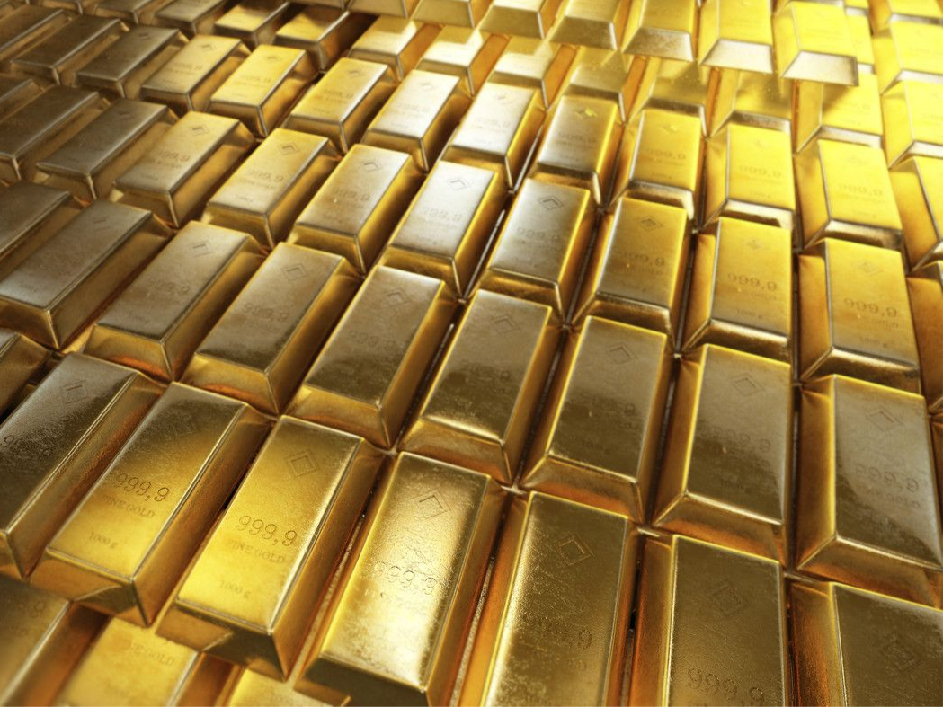 疯狂的黄金再次出现回调，现在该买还是卖？