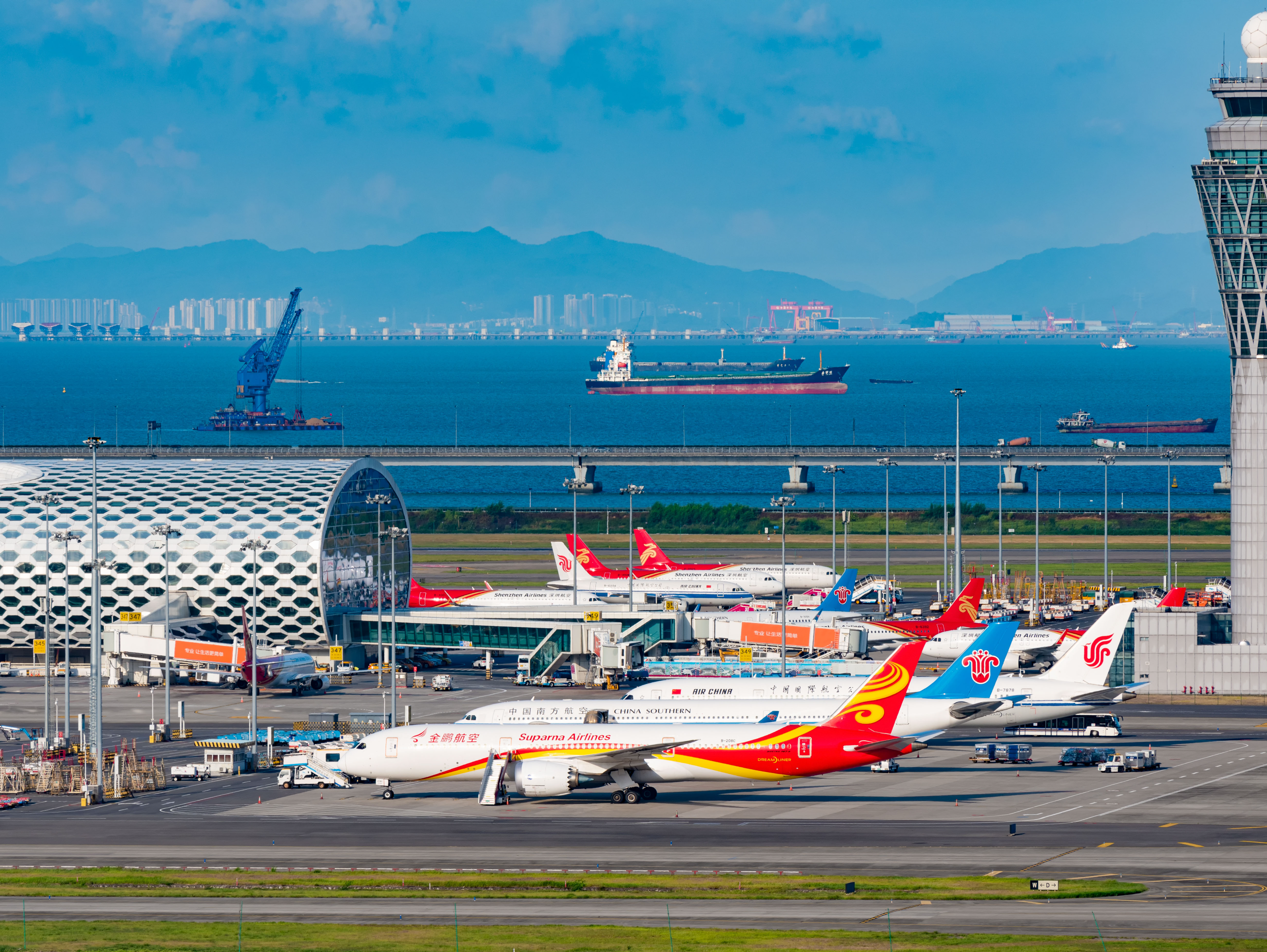 2024年夏秋航季来临，深圳机场计划新开及加密航线超过30条