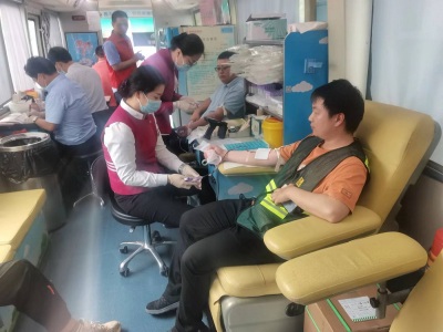 在深央企积极参与爱心献血活动