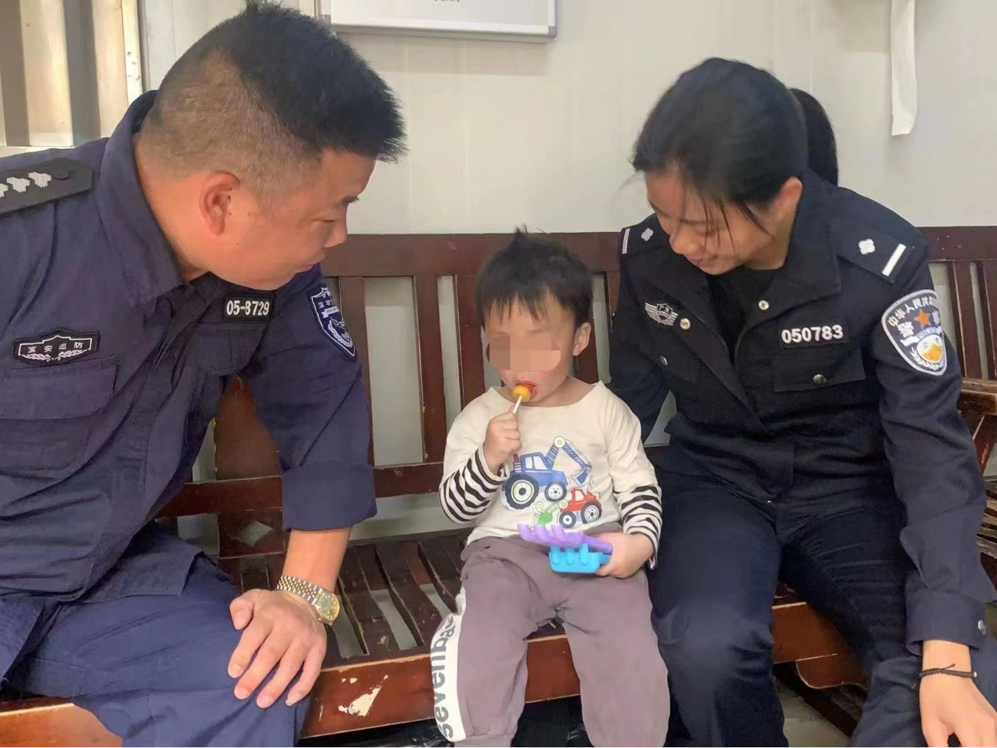 粗心姑姑“丢娃”，还好被宝安警方“捡”到了！