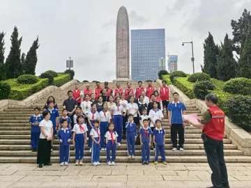 赓续红色血脉，翠竹街道退役军人带领青少年缅怀革命先烈