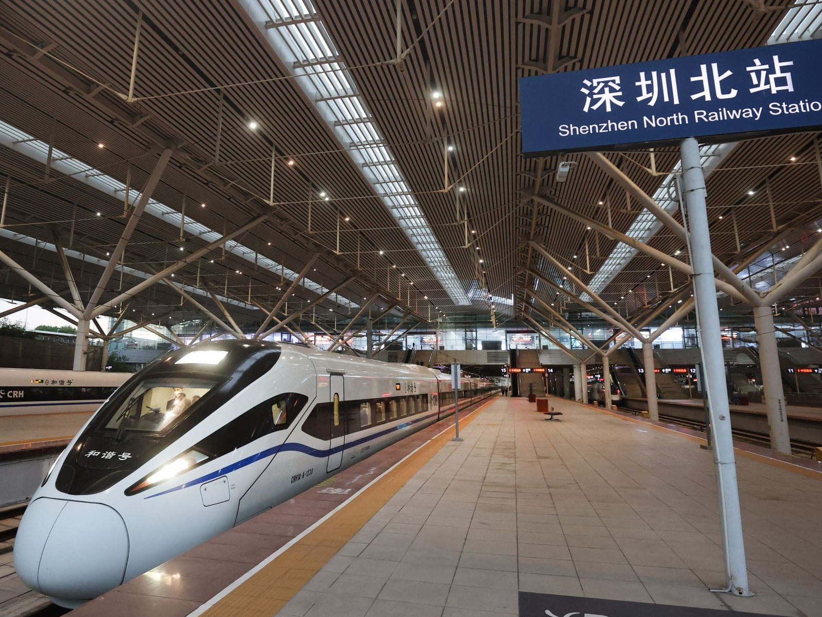 五一假期，深圳铁路加开超550趟旅客列车