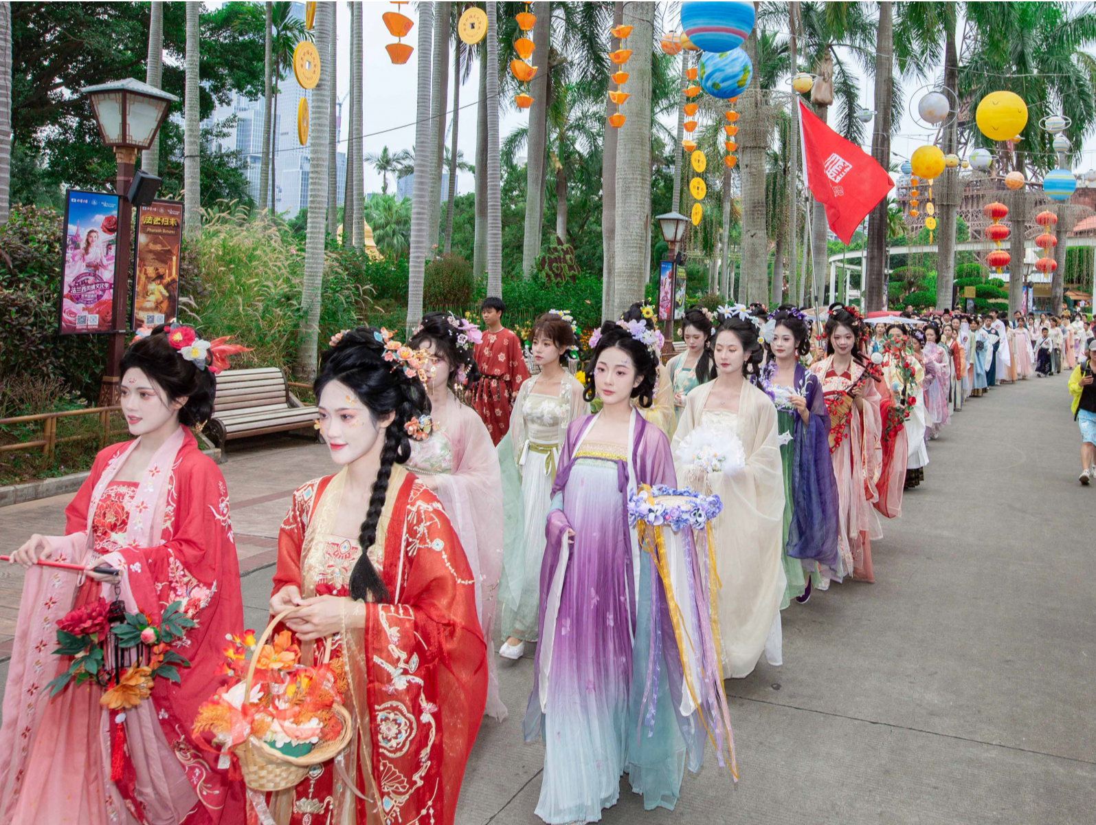 清明假期深圳景区刮起“国潮风”，本地游家庭游成主流
