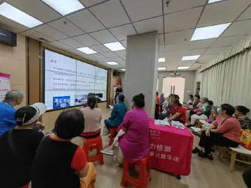 助力“百千万工程” | 鹏盛社区开展关爱长者听力健康讲座