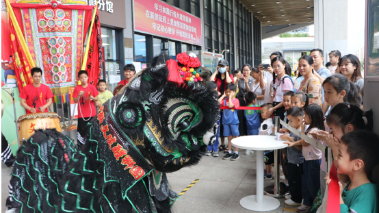 “七星狮舞”精彩亮相宝安图书馆松岗分馆