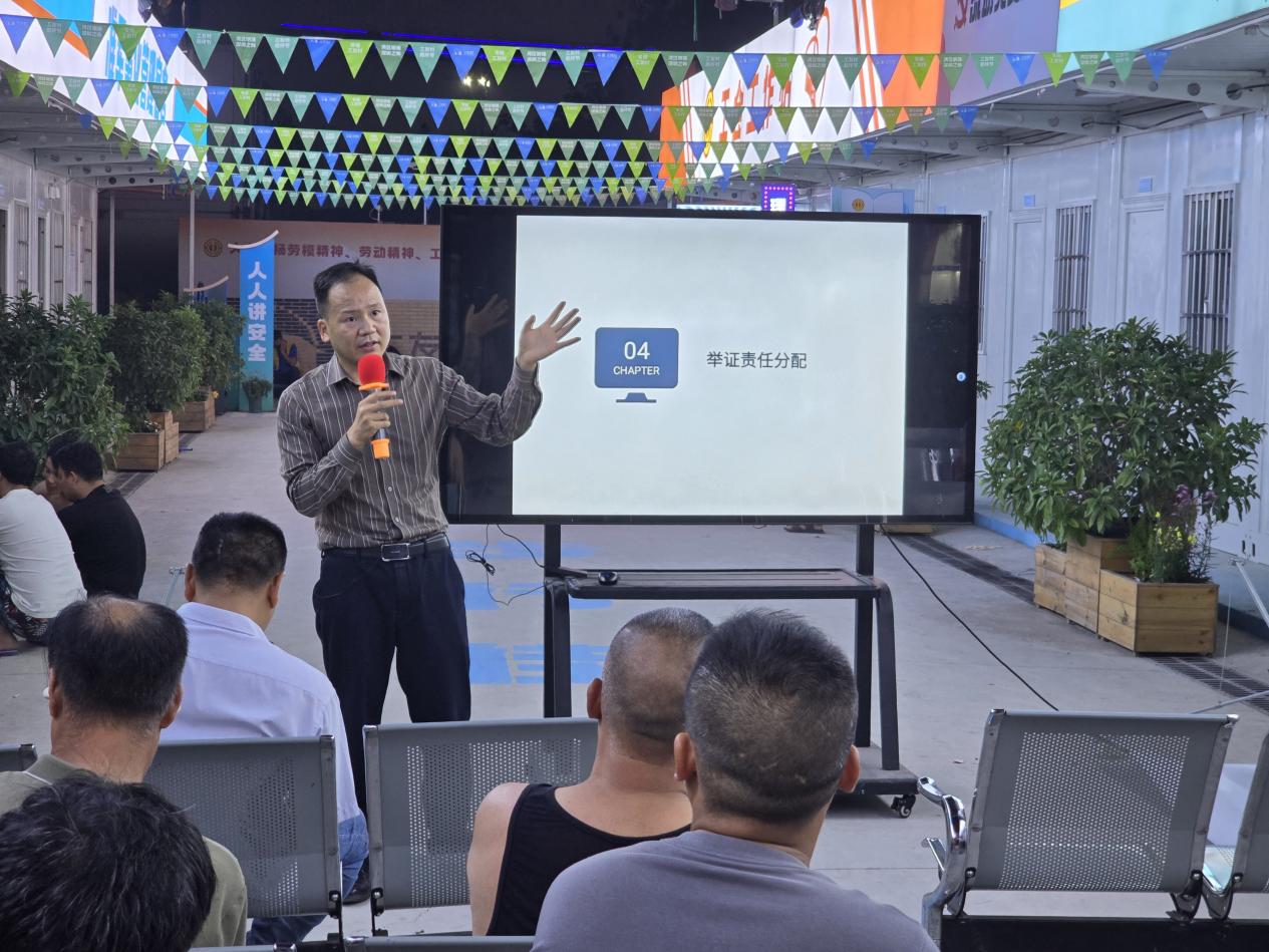 香蜜社区联动市街资源开展普法“进工地”活动，以法治护航高质量发展新引擎建设