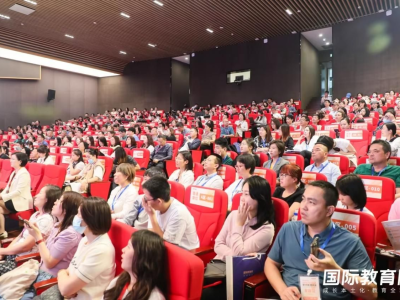 全球多元化升学论坛暨内地香港教育展在深圳举办