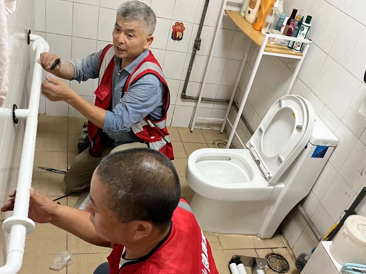 《深圳市居住建筑适老化设计标准》正式发布，卧室床头应安装起卧助力把手和紧急呼叫按钮