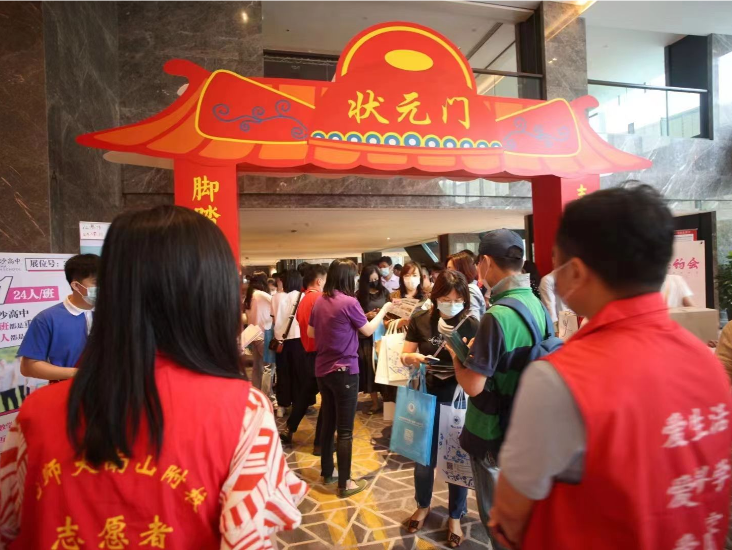 “优势无与伦比！”那些年，我们追过的晶报中招展！