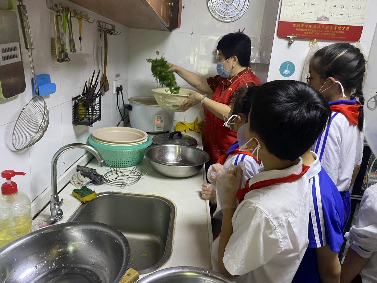 南园街道沙埔头社区开展小小厨房之美食传承活动