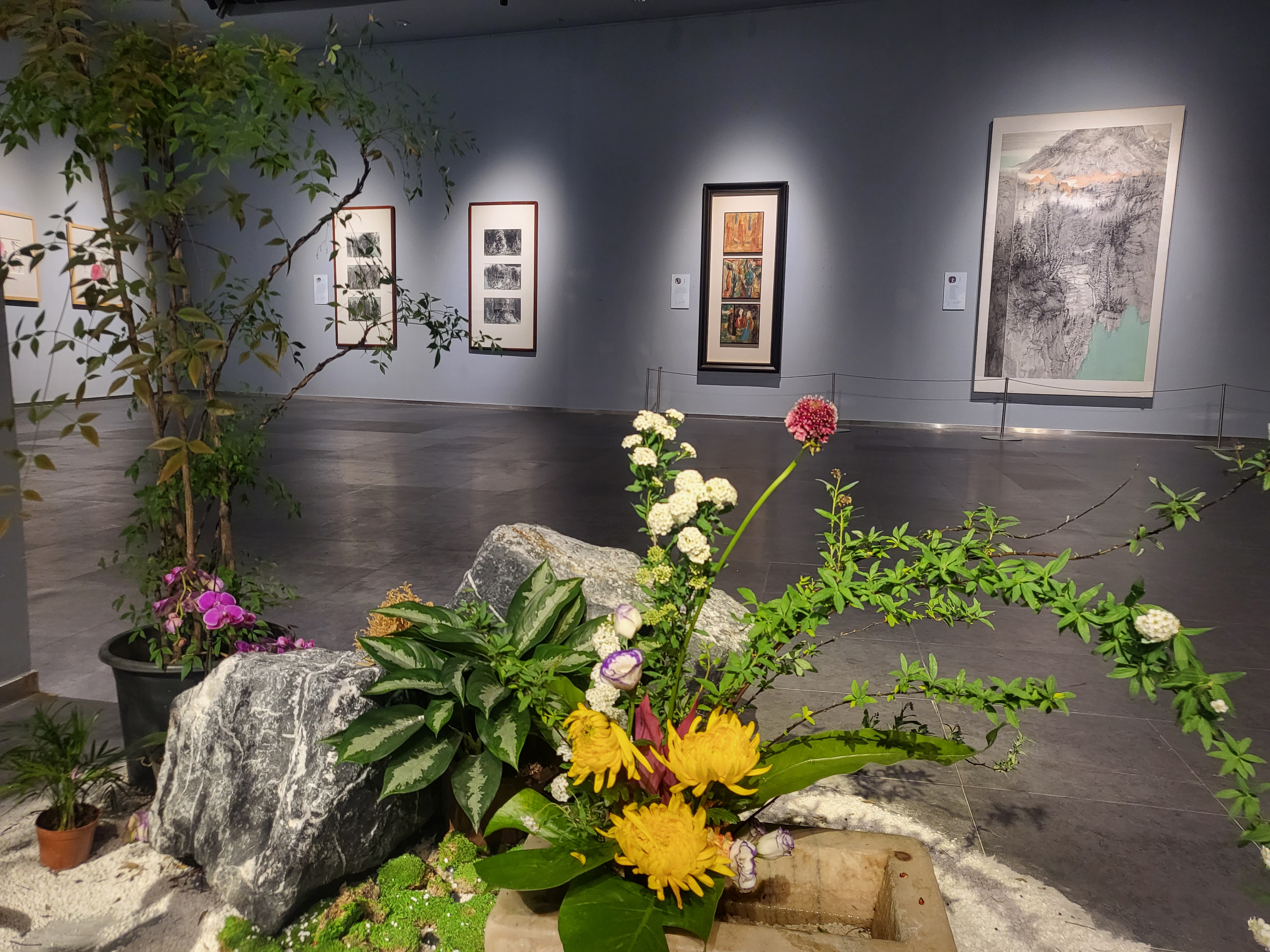 东莞市女画家精品邀请展开启全市巡回展，首站在谢岗展出