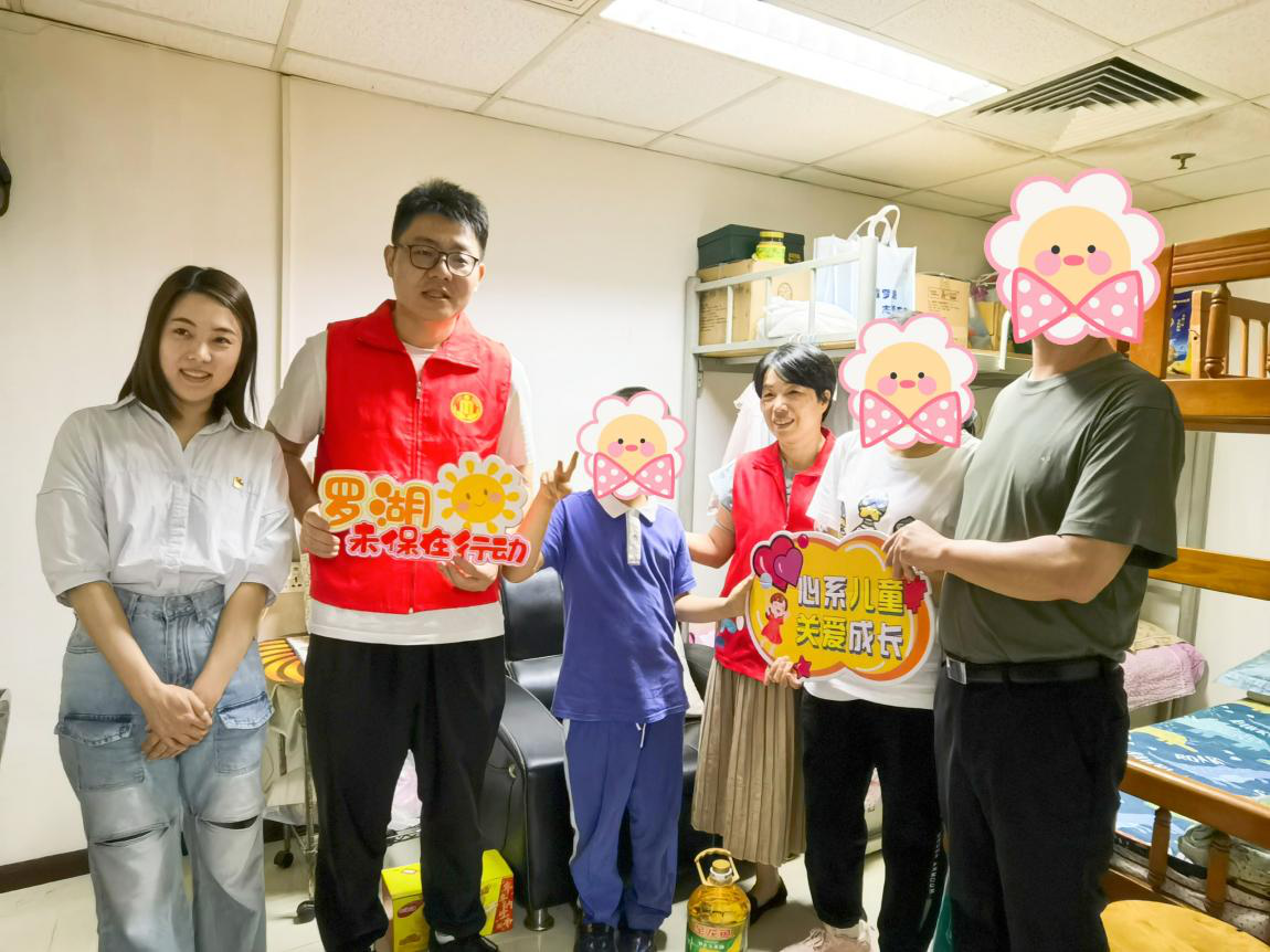 翠达社区探访困境儿童家庭