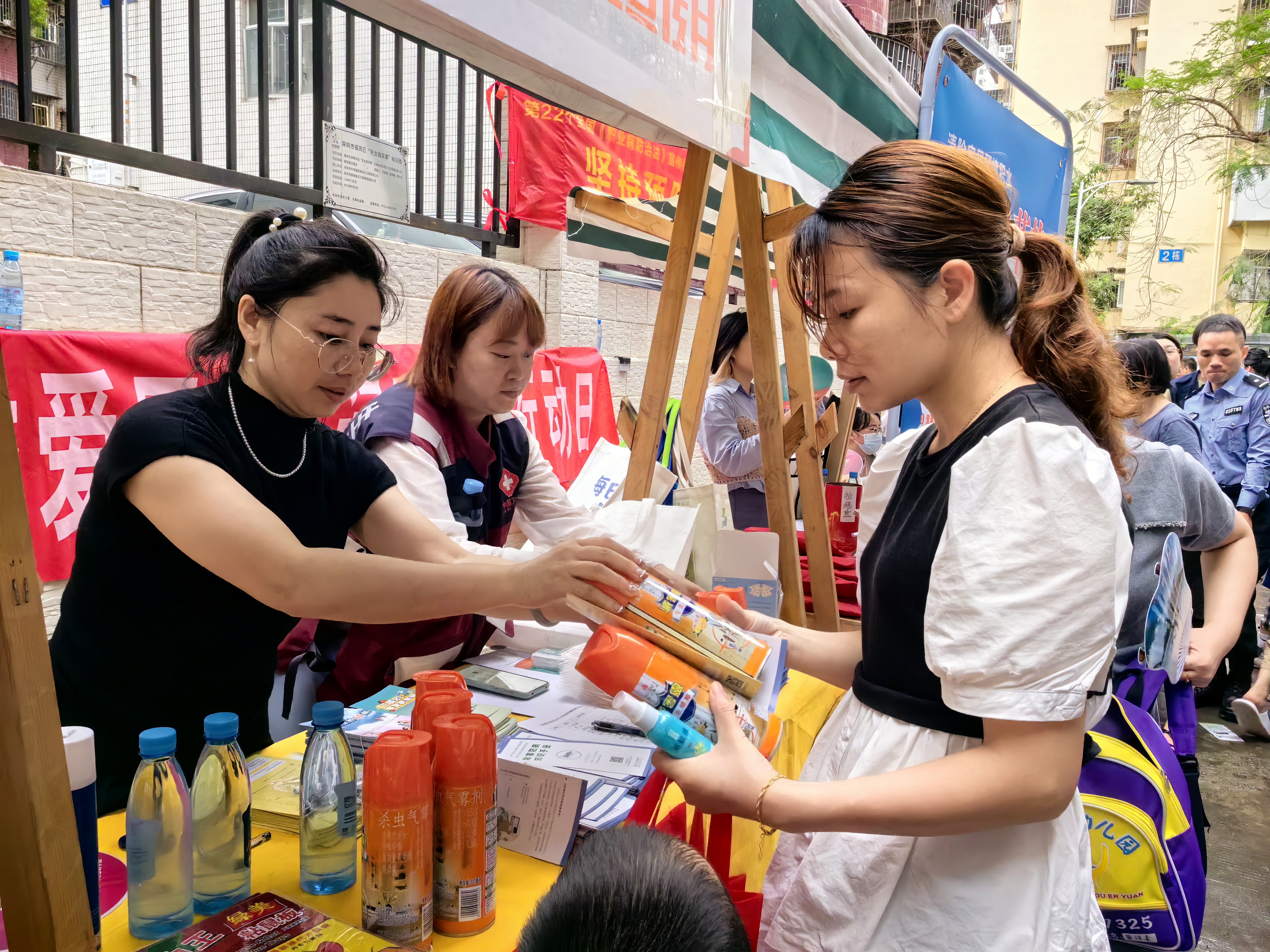 “健康城镇 健康体重”你我先行 | 南园街道开展爱国卫生月暨清洁深圳月主题活动