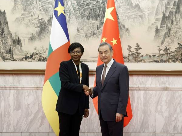 王毅同中非共和国外长拜波会谈