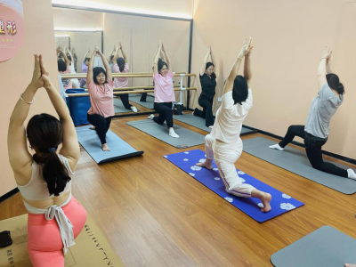 翠宁社区开展瑜伽公益体验活动 