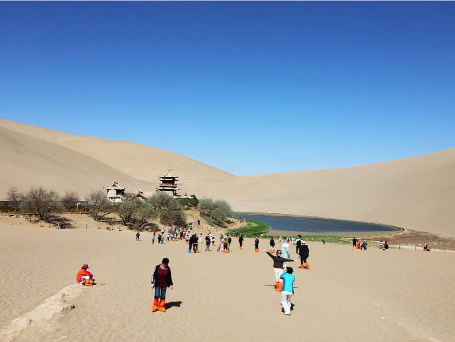 敦煌鸣沙山月牙泉景区：拟于4月25日起试行门票预约制