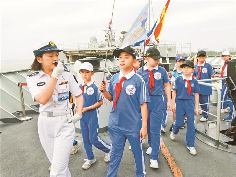 爱我强大海军 百闻不如见一“舰”