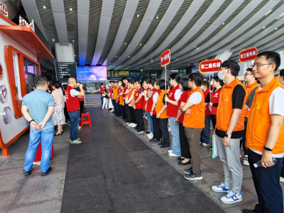 深圳北站组建先锋服务队，热情服务温暖旅客回家路