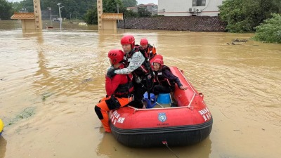 深圳公益救援队出动39人赴英德救灾
