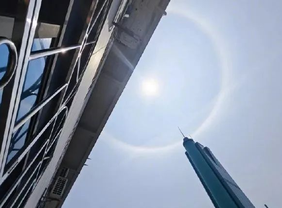 快看！深圳惊现“日晕”！