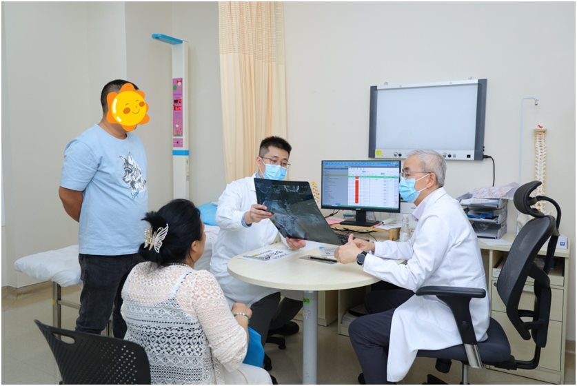 深港专家携手助力患者“挺直脊梁”