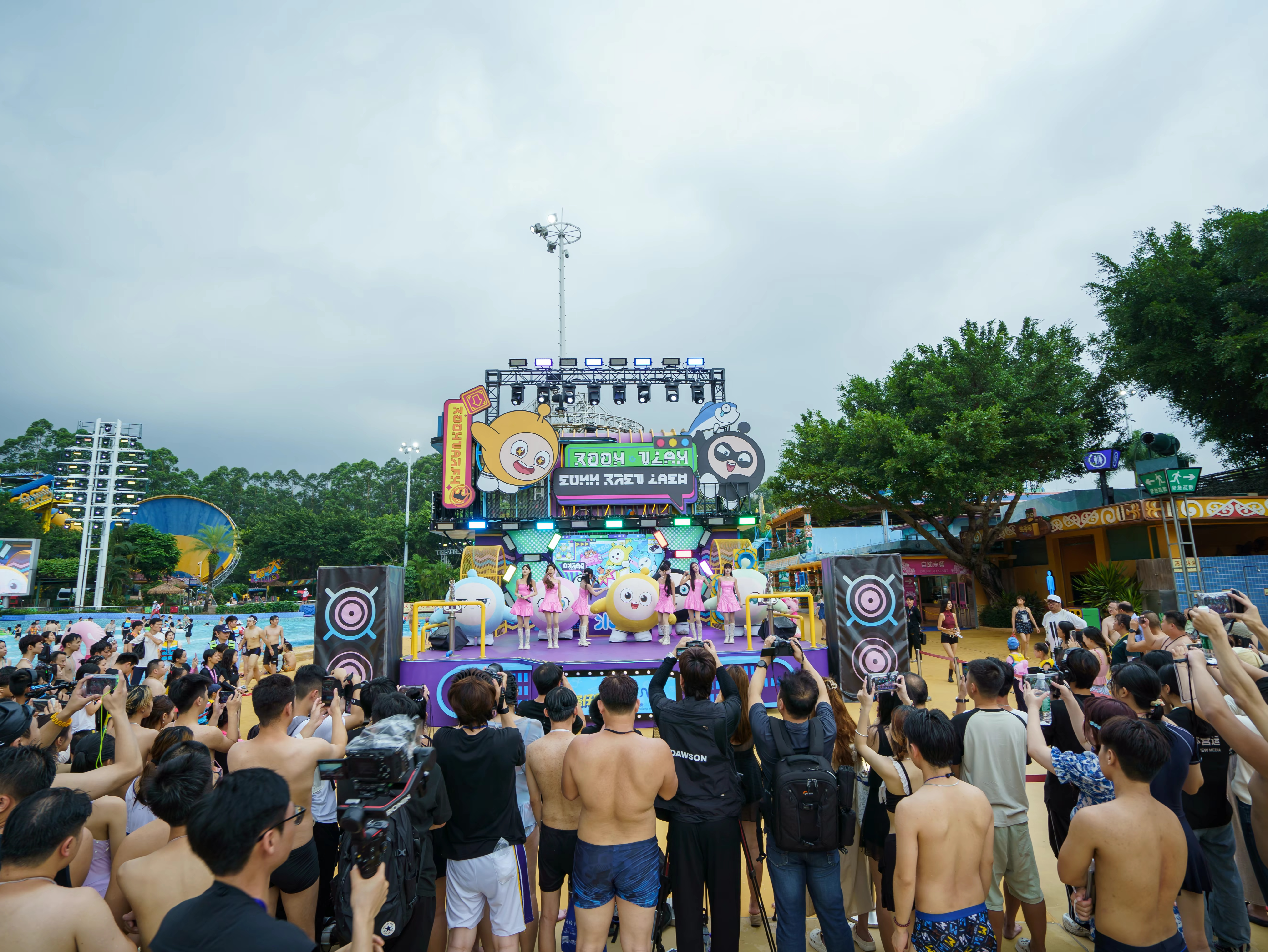与“蛋搭子”一起沉浸式玩水花，广州长隆水上乐园系列派对今夏来袭