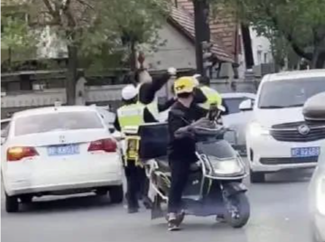 天津通报“两辅警路口发生肢体冲突”：解除劳动关系