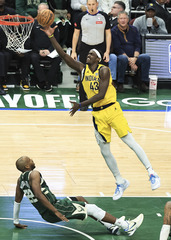（体育）（10）篮球——NBA季后赛：雄鹿胜步行者