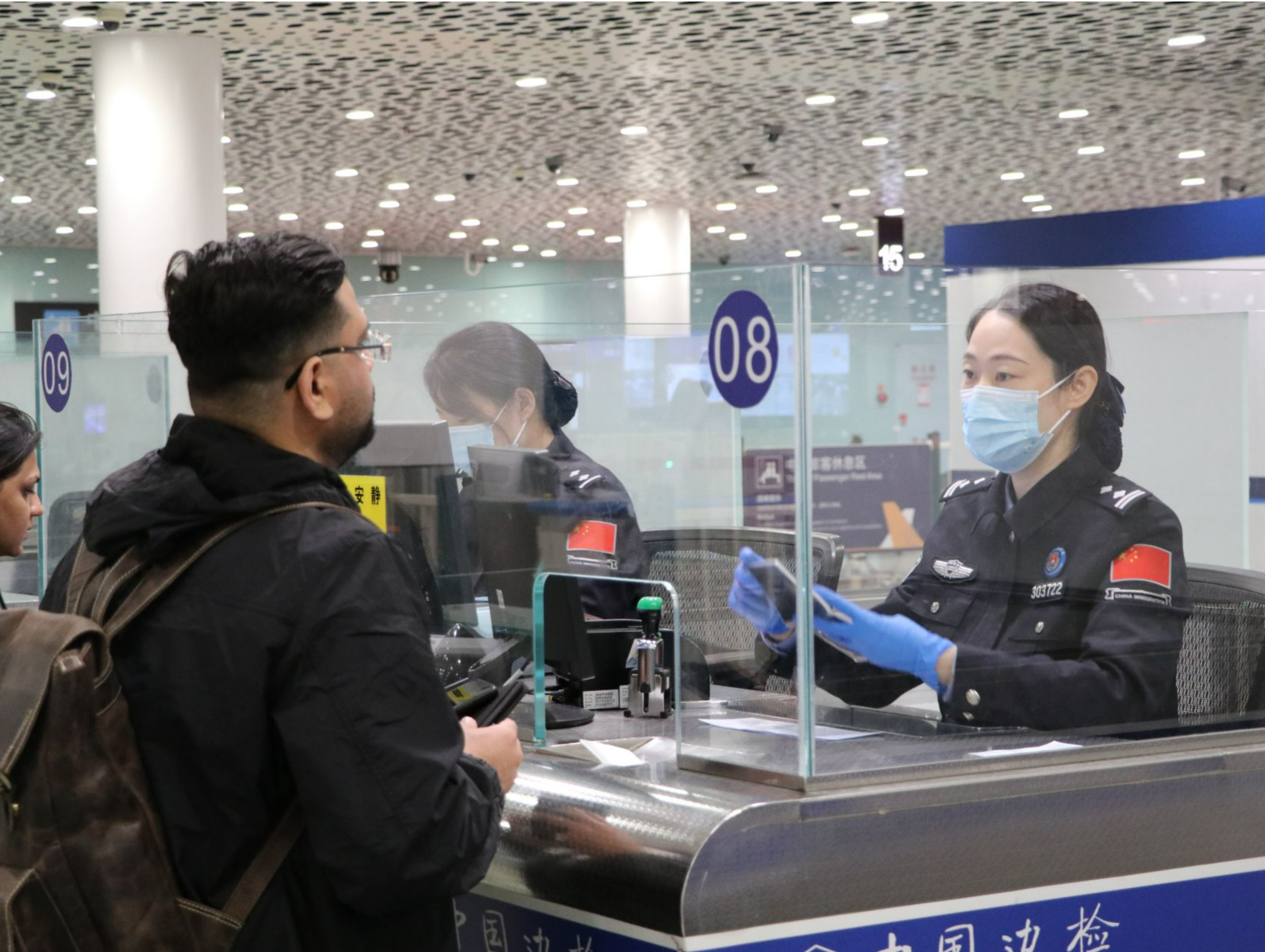 清明假期，深圳宝安国际机场出入境人员超3.4万人次 