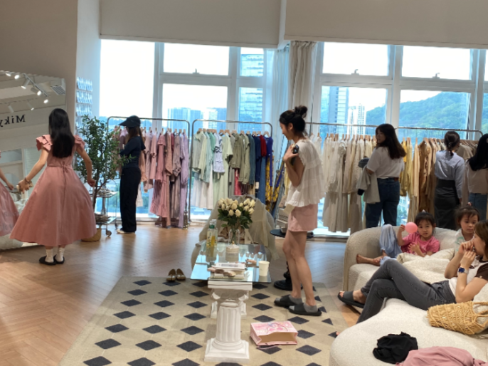 晶报特别报道 | “i人服装店”：时尚零售市场的异军