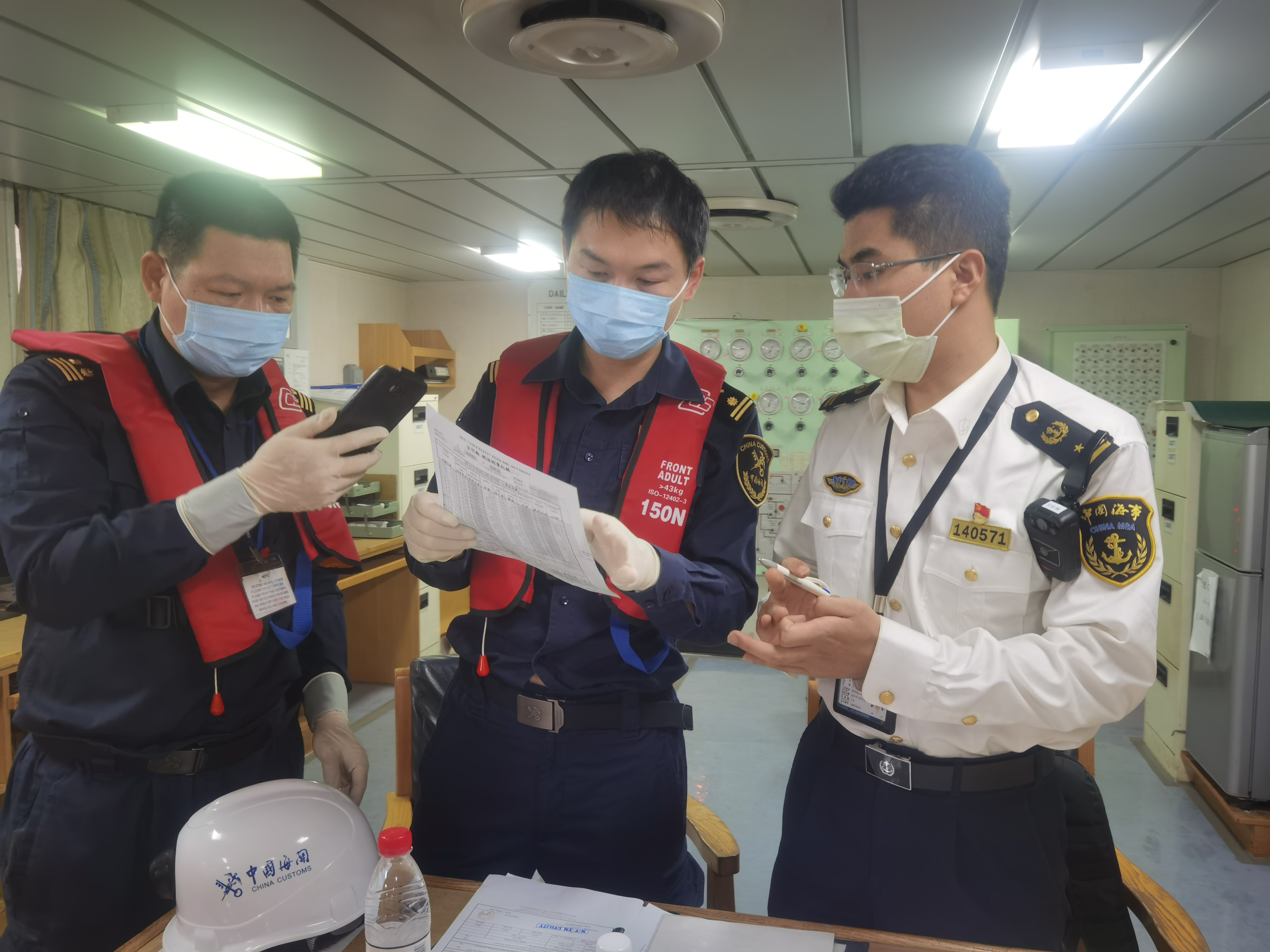 深圳国际航行船舶生物燃料首船加注在盐田港顺利完成