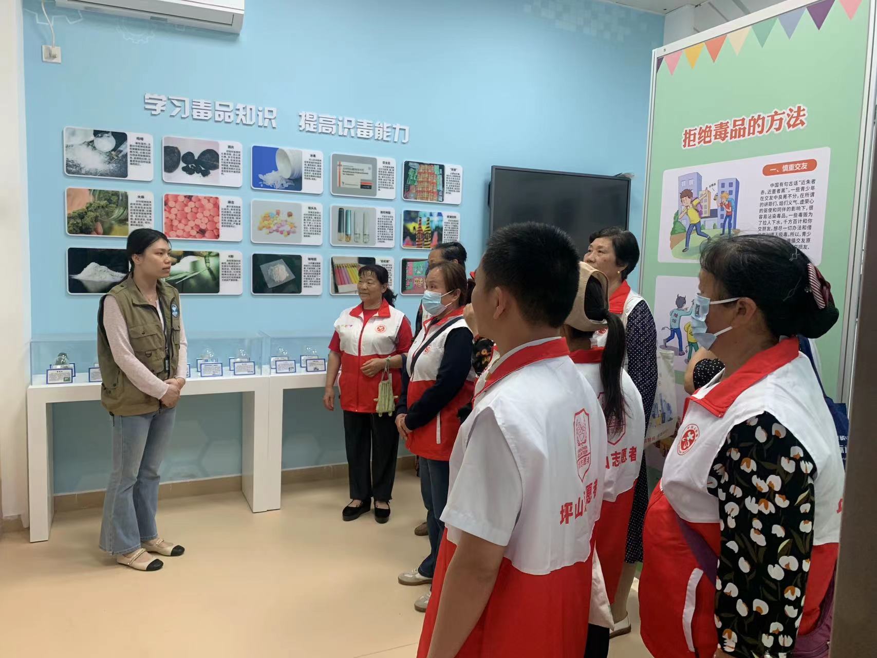 碧岭街道组织老年志愿者开展禁毒知识学习交流