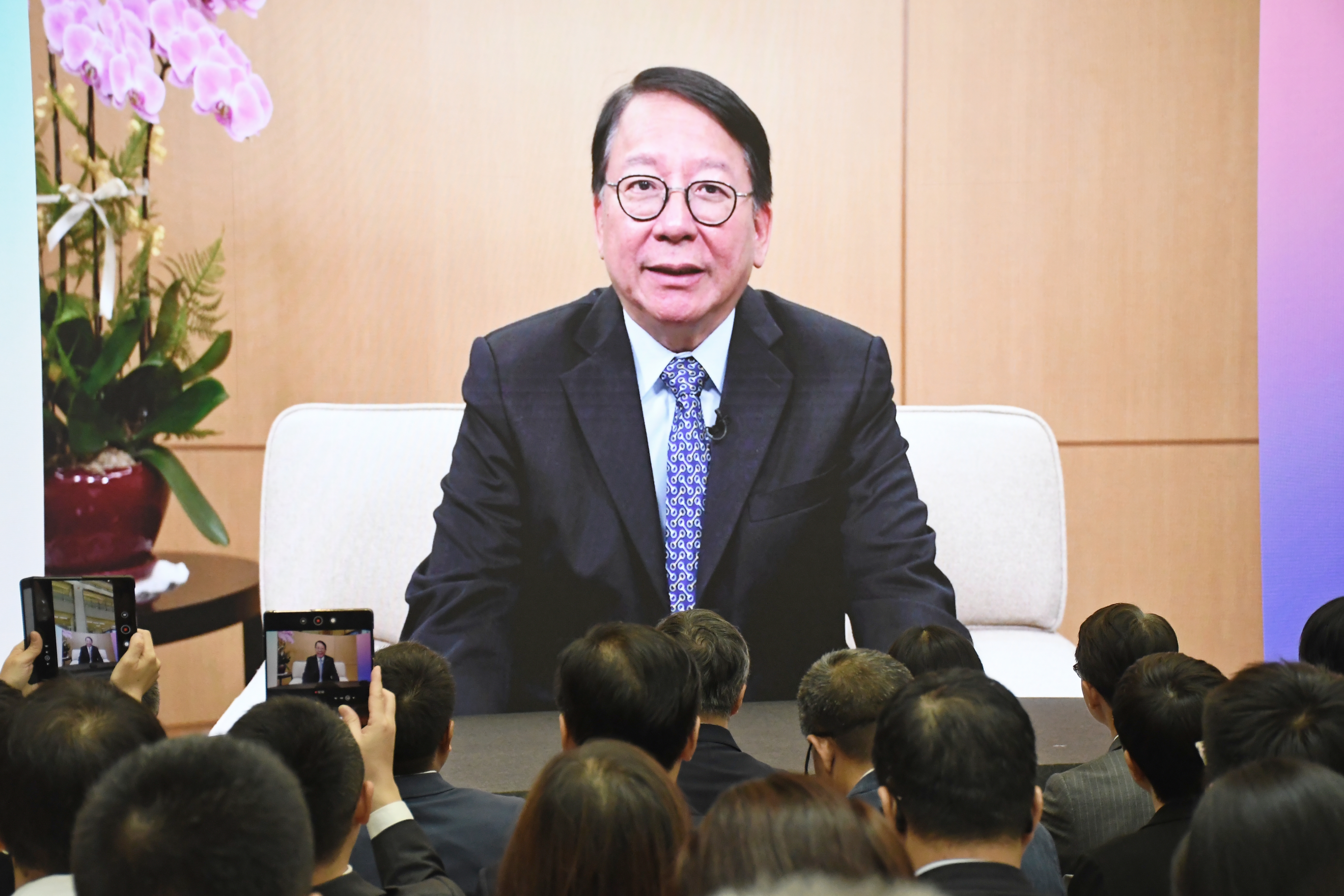 （重稿）香港首个“全民阅读日”启动 深港“共读双城”成亮色