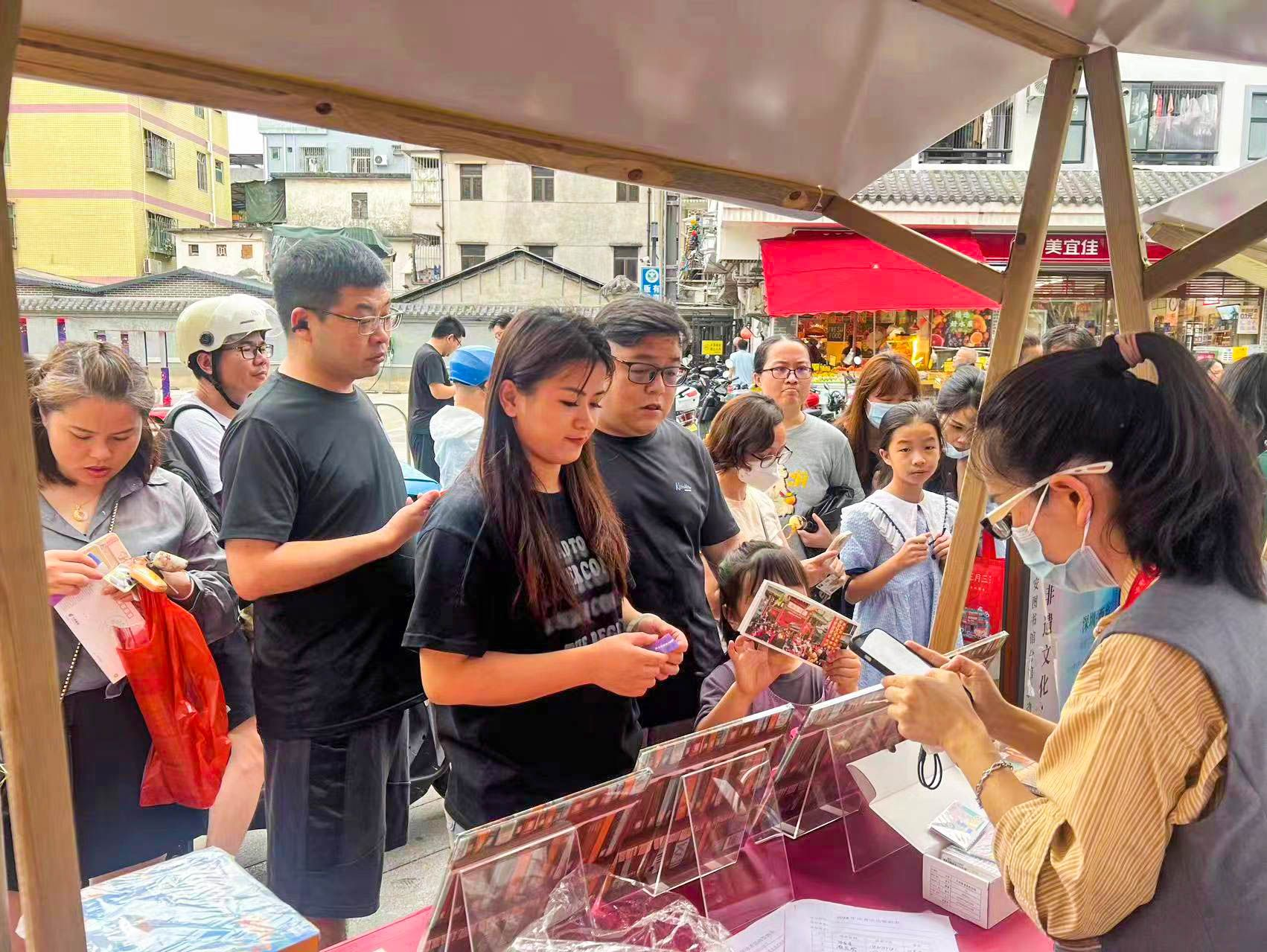 当阅读遇上非遗，宝安全区公共图书馆阅读打卡活动亮相西乡三月三庙会活动