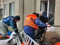 俄罗斯洪灾致超过1万栋房屋被淹