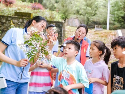 “我与短萼仪花有个约会”！银瓶山森林公园开展“花忆之自然笔记课堂”自然教育活动