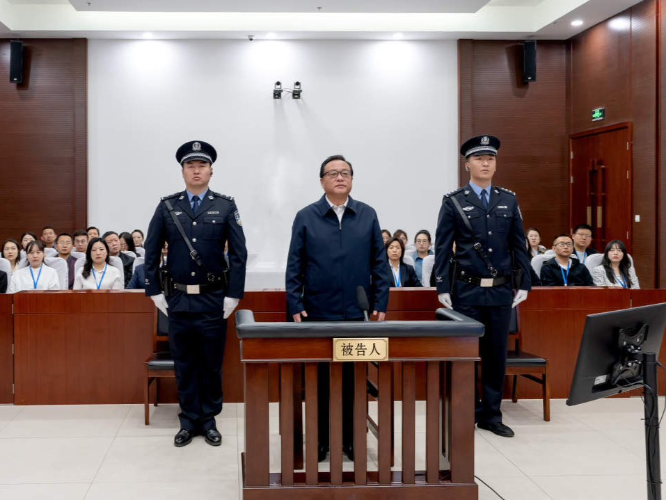 山东省政协原副主席孙述涛受贿案一审开庭