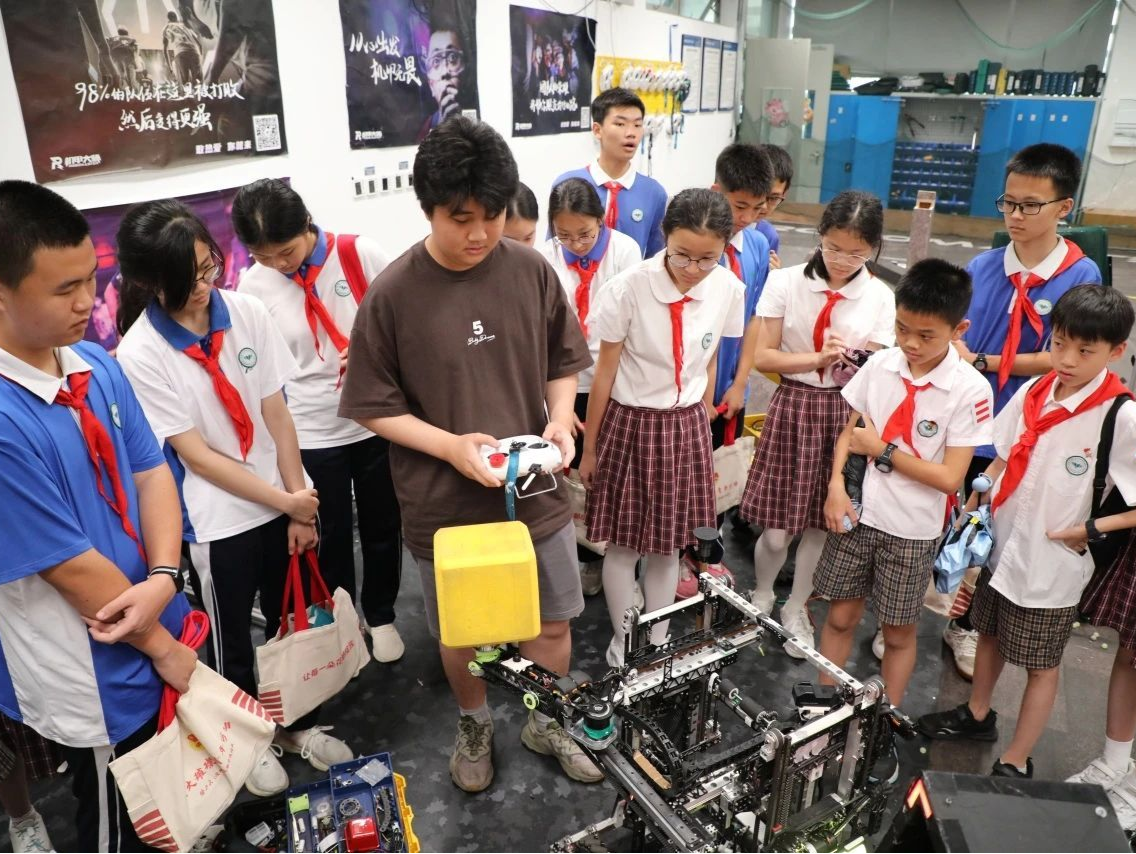 萌娃逛大学点亮航天梦，这场党建共建活动奏响大中小学思政教育“协同曲”