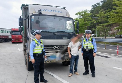 深圳西部高速公路交警今年3月查处变形“小金刚”4宗、蓝牌货车超载124宗