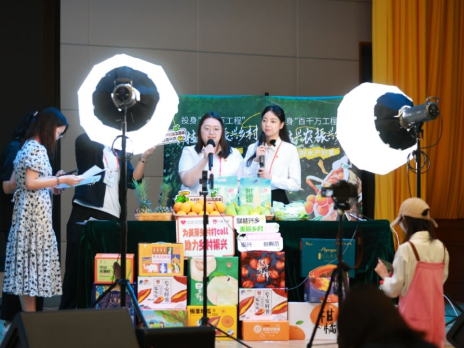 开启青年兴乡新模式，乡村振兴行动志愿者助农直播培训