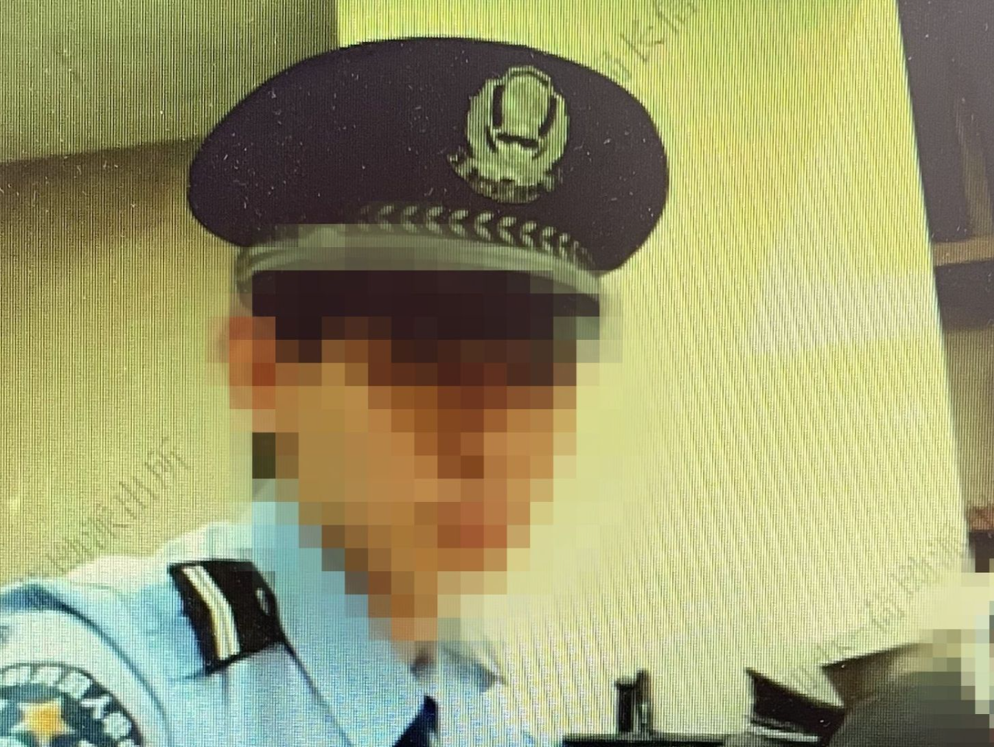 装备满身，入戏太深！男子自拍“耍帅”被举报行拘 这种网购行为，违法！