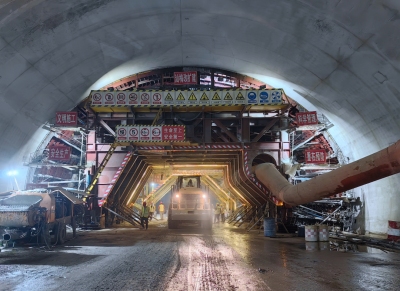 历经300天顺利完工，汕梅高速改扩建项目首座隧道贯通